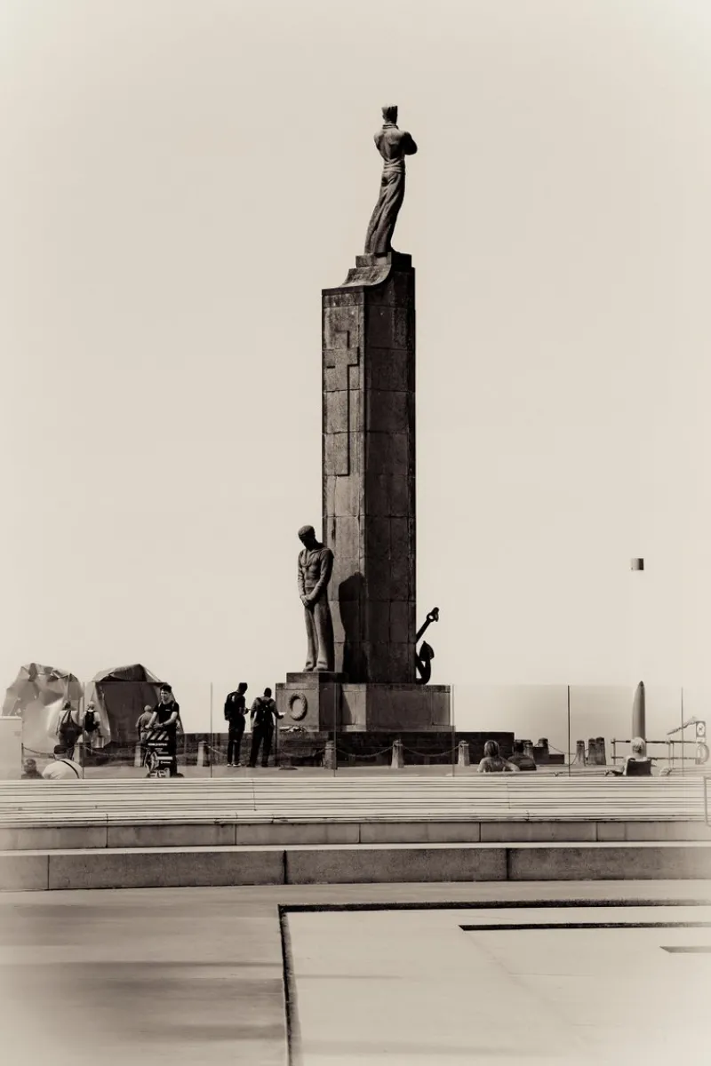 Online Pamono Guy Sargent, Seamans Memorial, Print