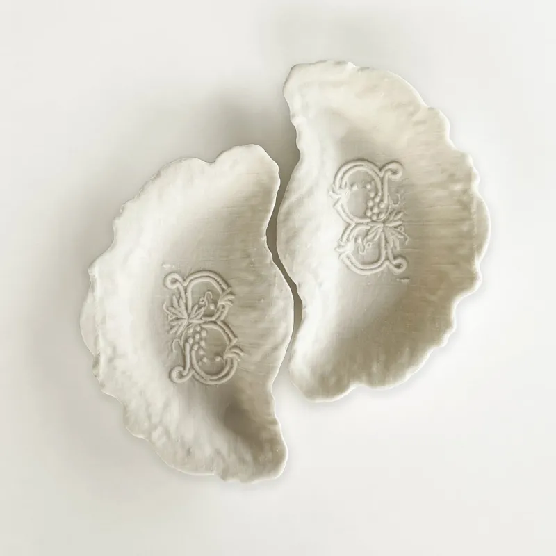 Outlet Pamono Hand Made White Porcelain Half Moon Plate by Studio Desimonewayland