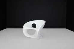 Pamono Hara Sculptural Outdoor Chair in White Lacquered Fiberglass by Gurioli for Kundalini, 2002><noscript><img width=