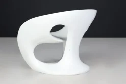 Pamono Hara Sculptural Outdoor Chair in White Lacquered Fiberglass by Gurioli for Kundalini, 2002><noscript><img width=