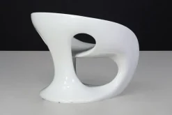 Pamono Hara Sculptural Outdoor Chair in White Lacquered Fiberglass by Gurioli for Kundalini, 2002><noscript><img width=