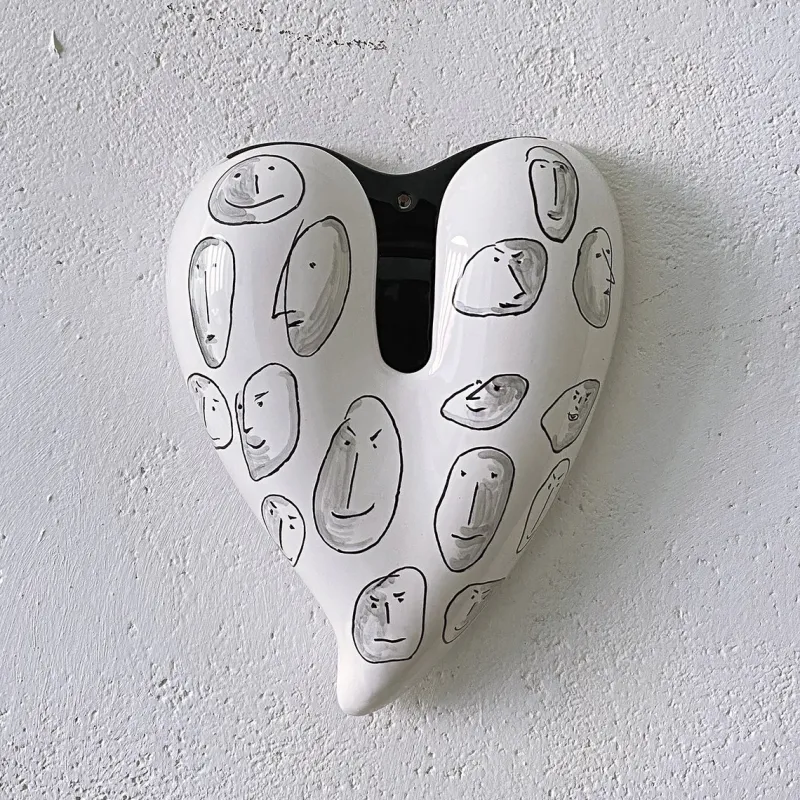 Online Pamono Heart in Ceramic Human Faces Nero N.1 by Gianni Veneziano for Kiasmo