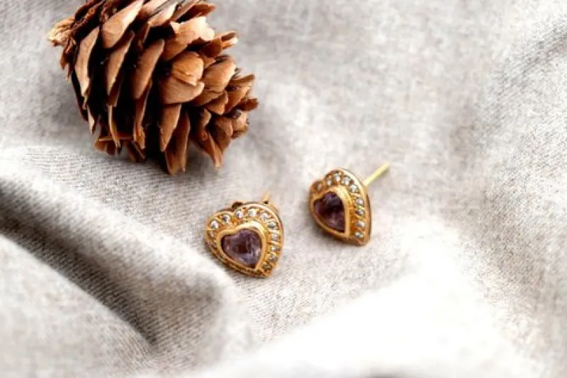Pamono Heart-Shaped Gold Earrings with Diamond Chips and Cut Stones, Set of 2> Earrings