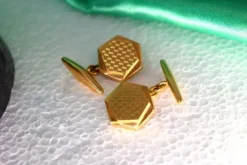 Sale Pamono Hexagon-Shaped Guilloche Gold Cufflinks, Set of 2