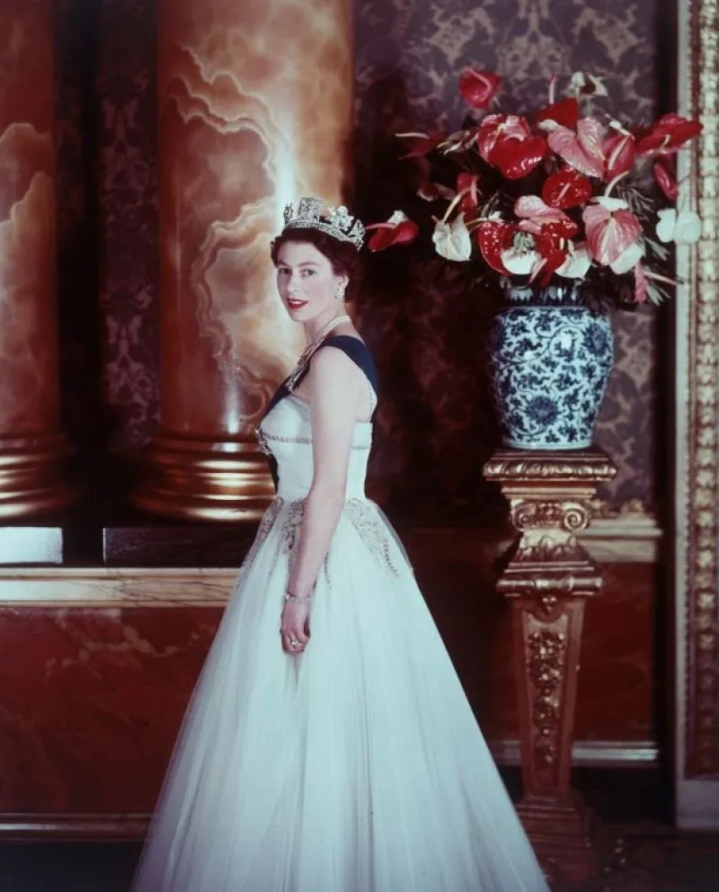 Pamono HRH Queen Elizabeth II by Cecil Beaton> Mid-Century|Photography