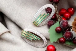 Pamono Illiptic-Shaped Gold Earrings with Brilliant-Cut Diamonds and Calibrated Emeralds, Set of 2><noscript><img width=