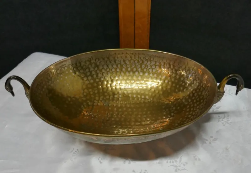 Pamono Indian Oval Beaten Brass Dish with Swan Handles, 1900s> Serving Dishes