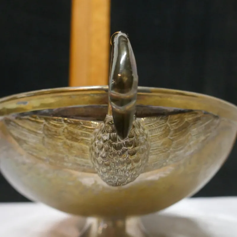 Pamono Indian Oval Beaten Brass Dish with Swan Handles, 1900s> Serving Dishes