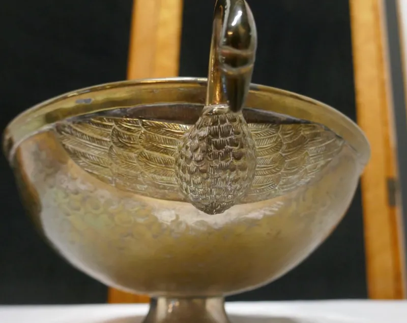 Pamono Indian Oval Beaten Brass Dish with Swan Handles, 1900s> Serving Dishes