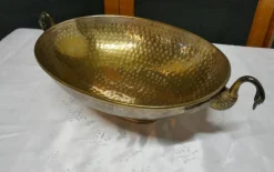 Pamono Indian Oval Beaten Brass Dish with Swan Handles, 1900s><noscript><img width=
