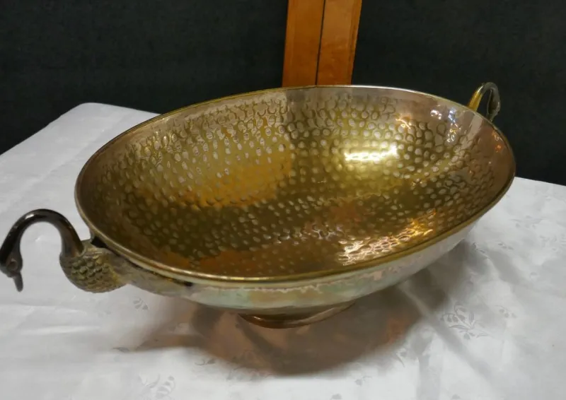 Pamono Indian Oval Beaten Brass Dish with Swan Handles, 1900s> Serving Dishes
