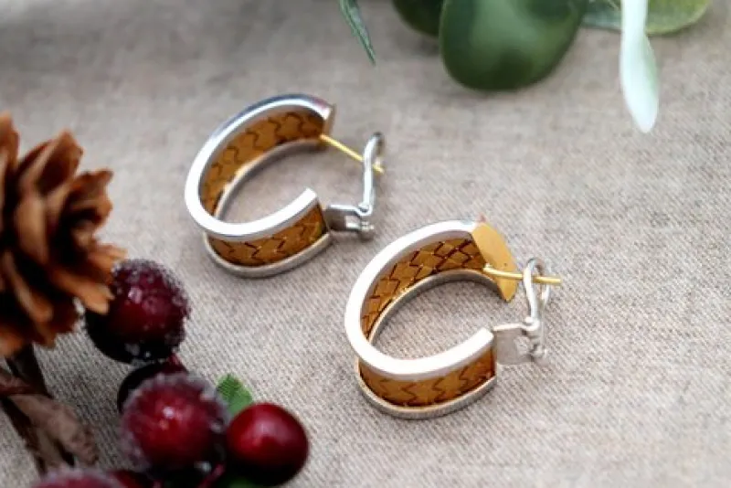 Pamono Interlaced 2-Tone 18 Karat Gold Earrings in with Omega Clasps, Set of 2> Earrings