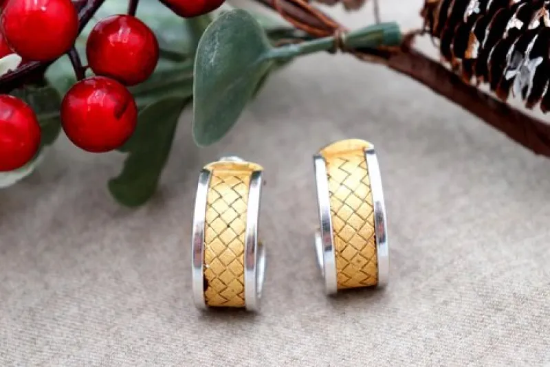 Pamono Interlaced 2-Tone 18 Karat Gold Earrings in with Omega Clasps, Set of 2> Earrings
