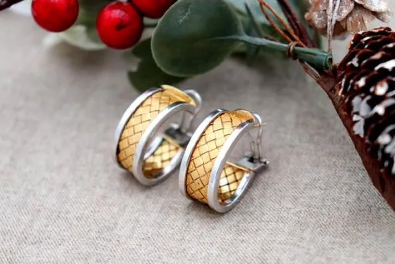 Pamono Interlaced 2-Tone 18 Karat Gold Earrings in with Omega Clasps, Set of 2> Earrings