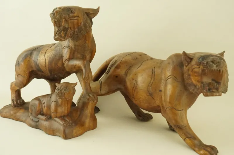 Pamono Italian Artist, Large Art Deco Maternity with Tigers Sculptures, Early 1900s, Cherry Wood, Set of 2> Art Deco