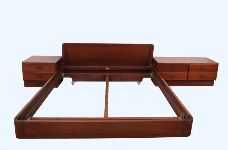 Pamono Italian Bed and Nightstands, 1960s, Set of 3> Daybeds & Chaises Lounges