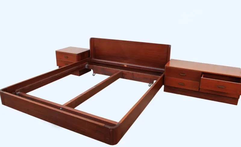 Pamono Italian Bed and Nightstands, 1960s, Set of 3> Daybeds & Chaises Lounges