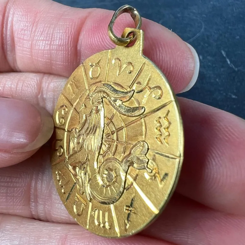 Best Pamono Italian Capricorn Zodiac 18k Yellow Gold Charm Pendant, 1970s