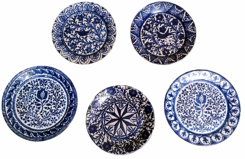 Pamono Italian Ceramic Plates with Cobalt Blue Decorations, Deruta, 1950s, Set of 5> Dinner Plates & Bowls