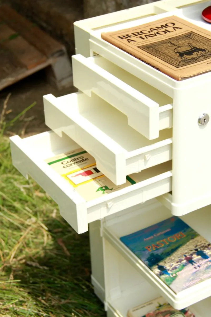 Pamono Italian Cream Storage Trolley in Plastic by Giovanni Pelis for Stile Neolt, 1960s> Serving Bar Carts & Trolleys