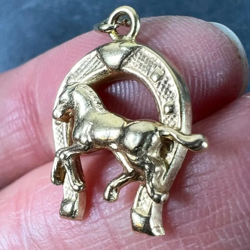 Online Pamono Italian 18k Yellow Gold Lucky Horseshoe Horse Charm Pendant, 1960s