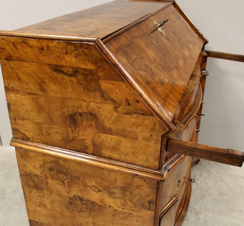 Clearance Pamono Italian Louis XV Secretaire in Walnut, 18th Century