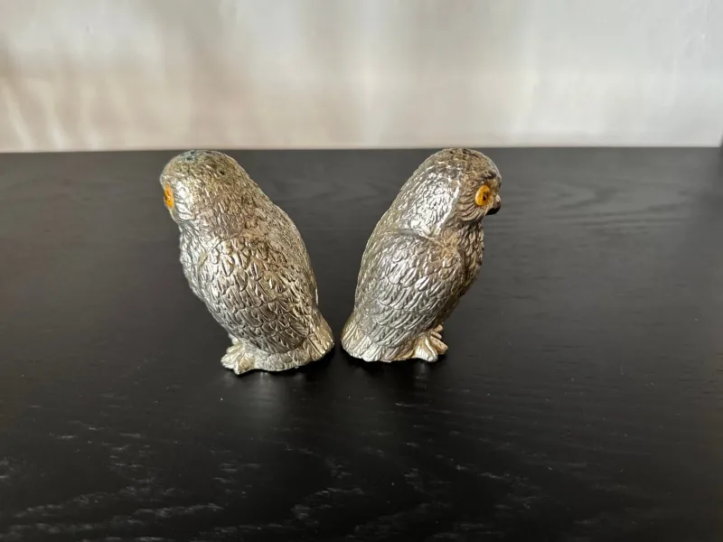 Pamono Italian Owl Shaped Salt and Pepper Shakers with Glass Eyes, 1970s, Set of 2> Salt & Pepper Shakers