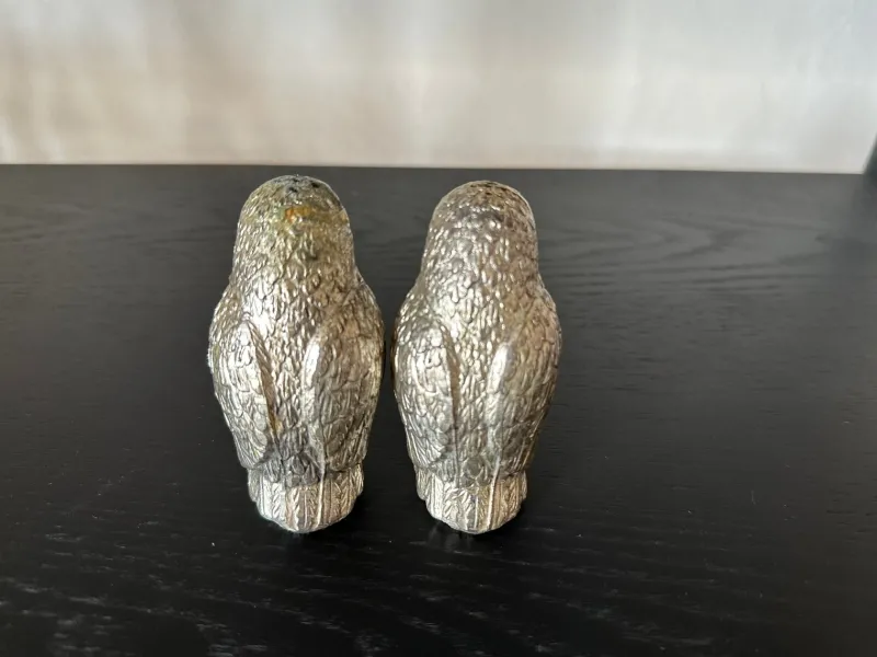 Pamono Italian Owl Shaped Salt and Pepper Shakers with Glass Eyes, 1970s, Set of 2> Salt & Pepper Shakers