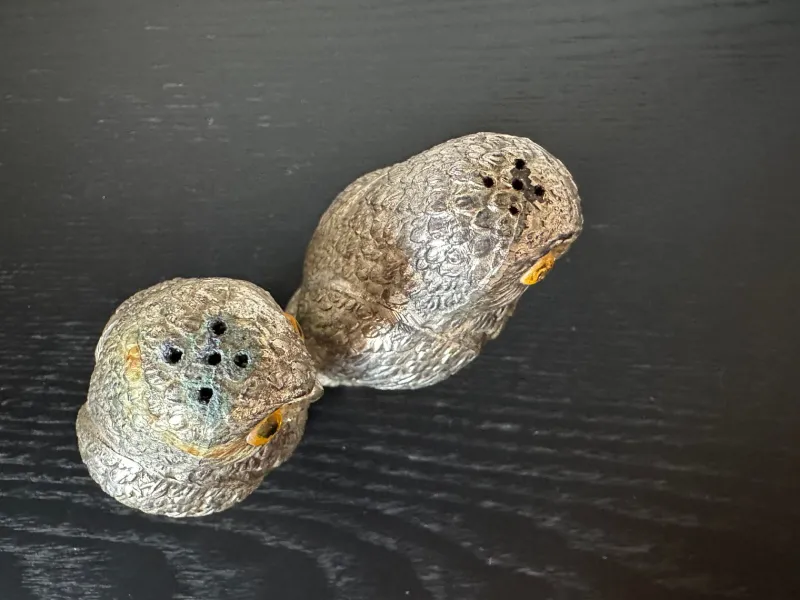 Pamono Italian Owl Shaped Salt and Pepper Shakers with Glass Eyes, 1970s, Set of 2> Salt & Pepper Shakers