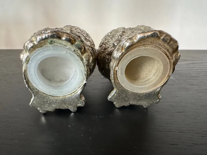 Pamono Italian Owl Shaped Salt and Pepper Shakers with Glass Eyes, 1970s, Set of 2> Salt & Pepper Shakers