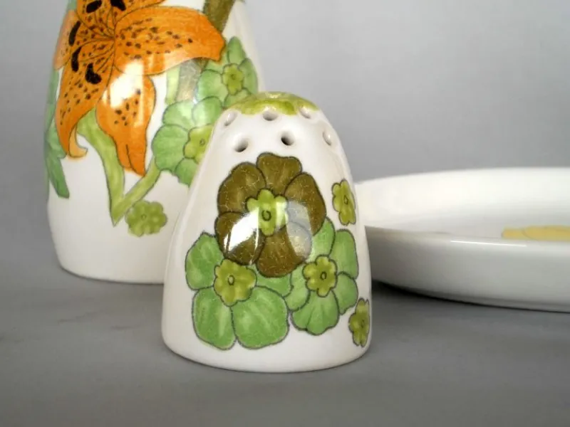 Pamono Italian Pottery Oil and Vinegar and Salt & Pepper Containers from Ernestine, 1950s, Set of 5> Salt & Pepper Shakers