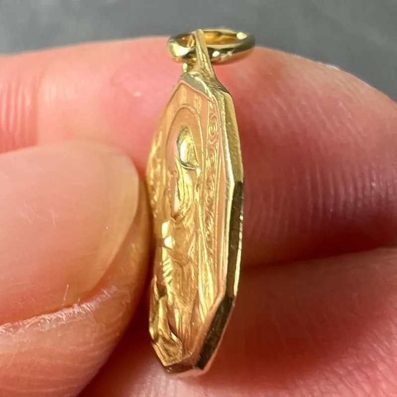 Pamono Italian Saint Therese 18k Yellow Gold Charm Medal Pendant, 1950s> Necklaces