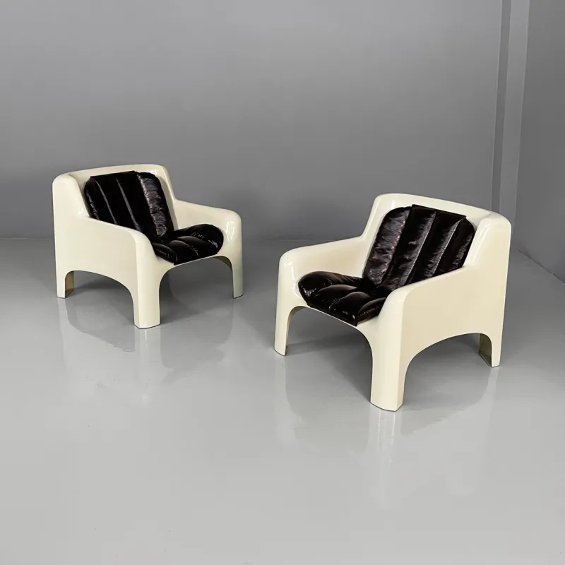 Clearance Pamono Italian Space Age Gaia Armchairs in White Fiberglass and Brown Leather by Carlo Bartoli for Arflex, 1970s, Set of 2