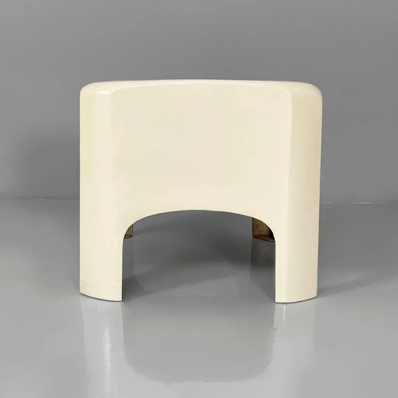 Clearance Pamono Italian Space Age Gaia Armchairs in White Fiberglass and Brown Leather by Carlo Bartoli for Arflex, 1970s, Set of 2