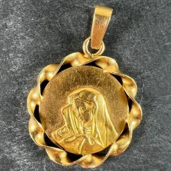 Outlet Pamono Italian Virgin Mary Twisted Frame Medal Pendant in 18 Karat Yellow Gold, 1970s