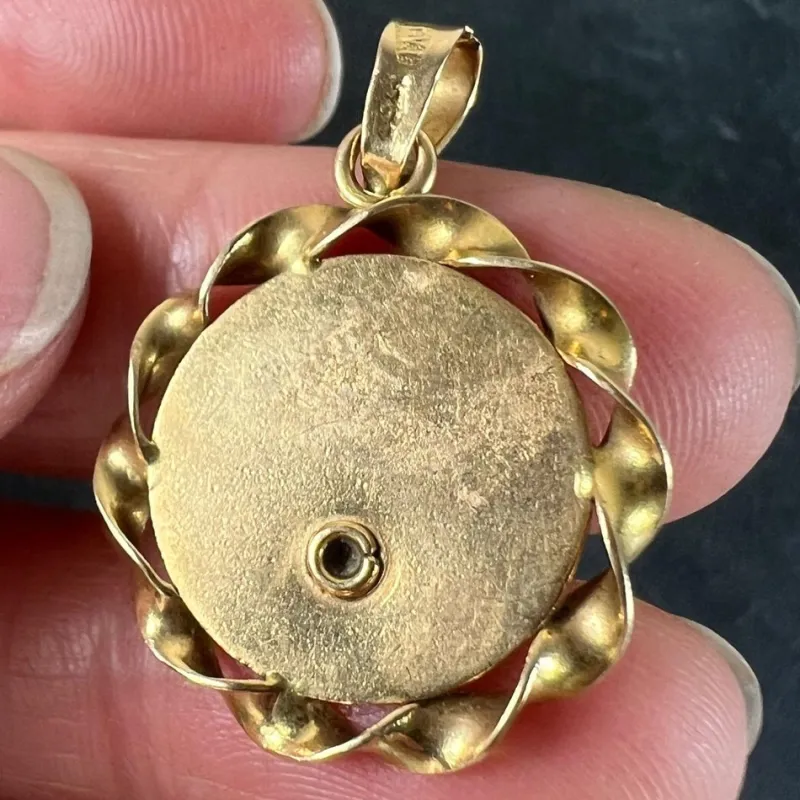 Outlet Pamono Italian Virgin Mary Twisted Frame Medal Pendant in 18 Karat Yellow Gold, 1970s