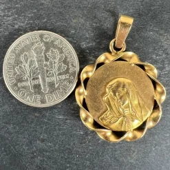 Outlet Pamono Italian Virgin Mary Twisted Frame Medal Pendant in 18 Karat Yellow Gold, 1970s