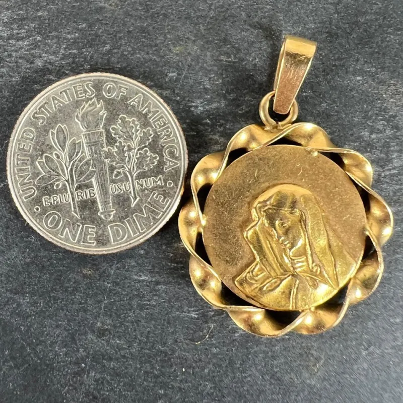 Outlet Pamono Italian Virgin Mary Twisted Frame Medal Pendant in 18 Karat Yellow Gold, 1970s