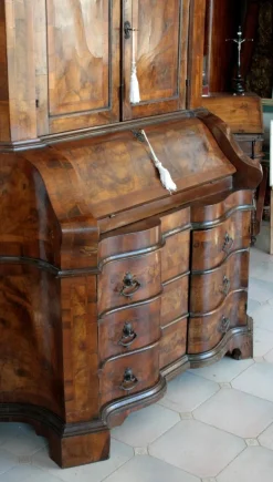 Hot Pamono Italian Walnut and Burl Walnut Lombard Trumeau, Northern Italy, 19th Century