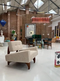 Pamono Italian Walnut Armchairs with White Bouclé Upholstery, 1980s, Set of 2><noscript><img width=