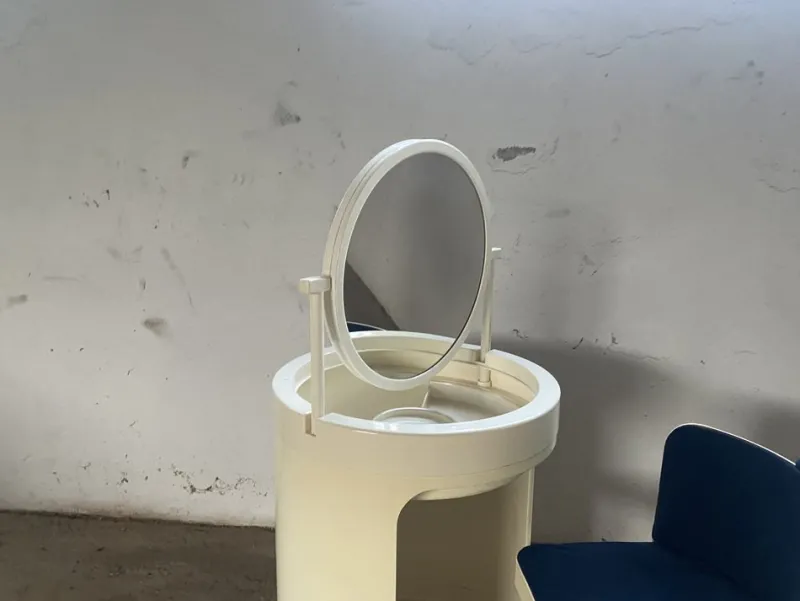 Best Pamono Italian White Dressing Table and Chair from Studio Kastilia, 1970s, Set of 2