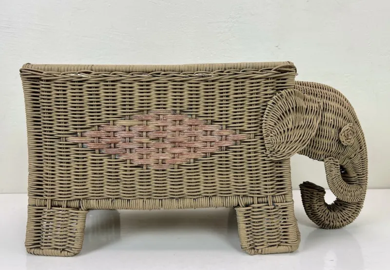 Pamono Italian Woven Rattan Elephant Planter, 1970s> Planters And Jardiniere