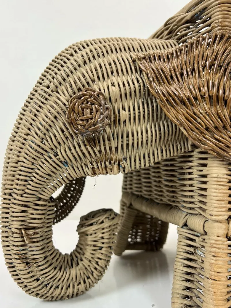 Pamono Italian Woven Rattan Elephant Planter, 1970s> Planters And Jardiniere
