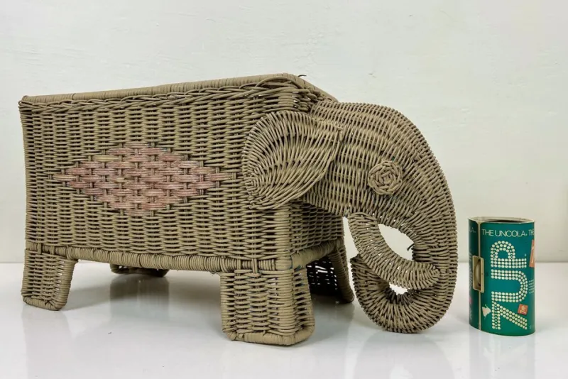 Pamono Italian Woven Rattan Elephant Planter, 1970s> Planters And Jardiniere