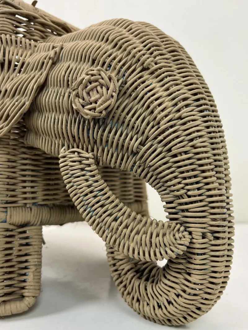 Pamono Italian Woven Rattan Elephant Planter, 1970s> Planters And Jardiniere