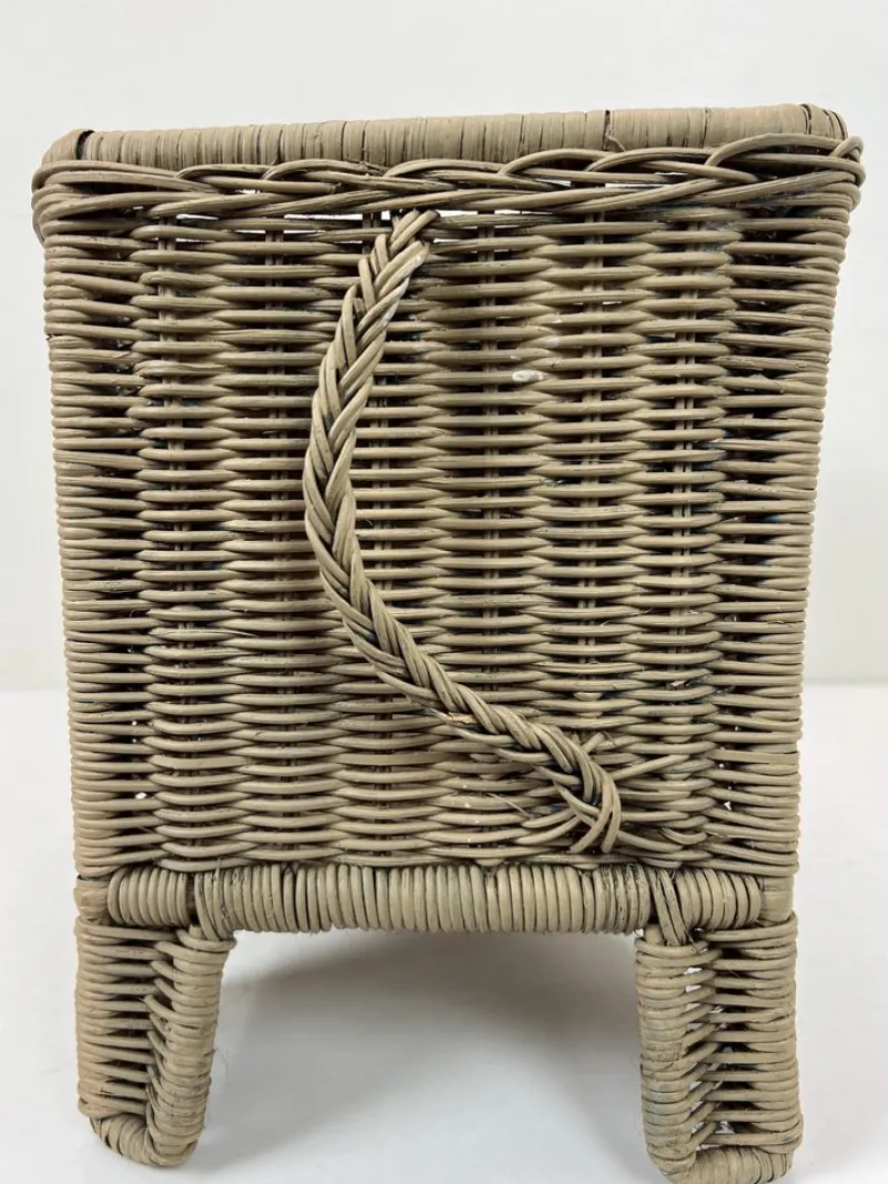 Pamono Italian Woven Rattan Elephant Planter, 1970s> Planters And Jardiniere