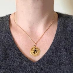 Outlet Pamono Italian Zodiac Scorpio Starsign 18k Yellow Gold Enamel Charm Pendant, 1960s