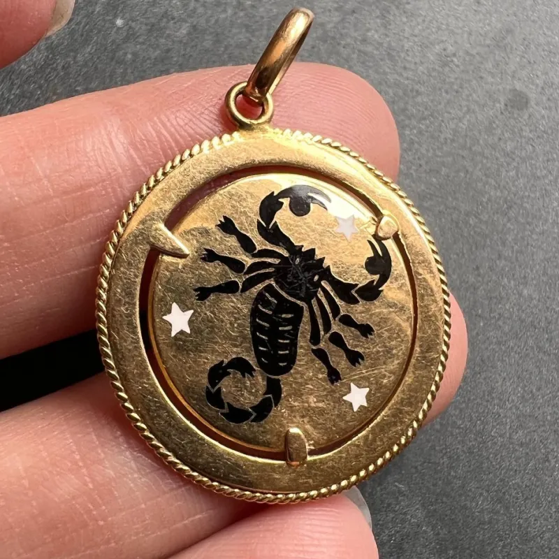Outlet Pamono Italian Zodiac Scorpio Starsign 18k Yellow Gold Enamel Charm Pendant, 1960s