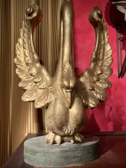 Pamono Ittalian Artist, Empire Period Decorative Swan Sculptures, 1800s, Giltwood, Set of 2><noscript><img width=