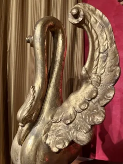 Pamono Ittalian Artist, Empire Period Decorative Swan Sculptures, 1800s, Giltwood, Set of 2><noscript><img width=